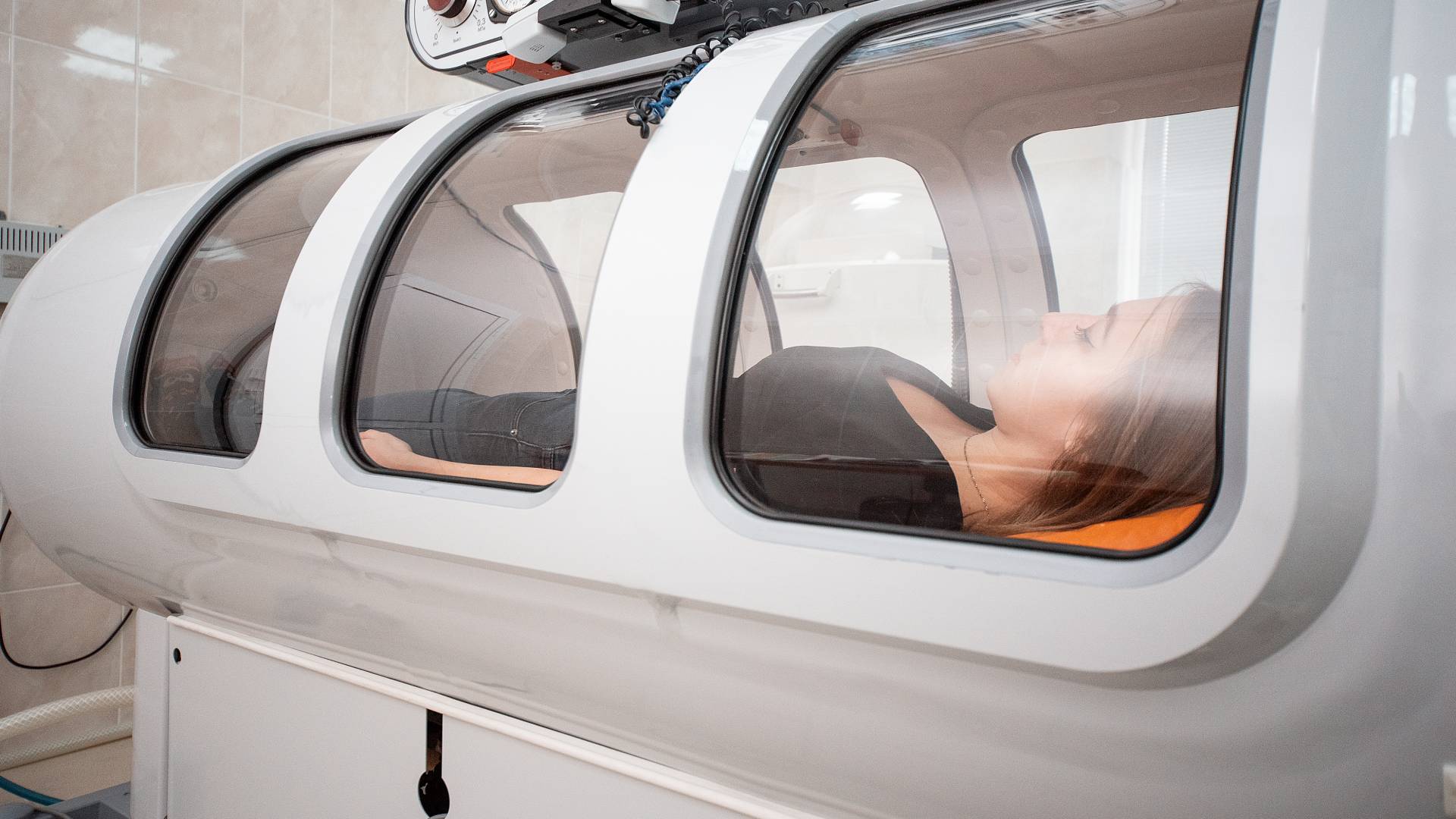 How Hyperbaric Oxygen Therapy Enhances Cellular Repair & Speeds Recovery